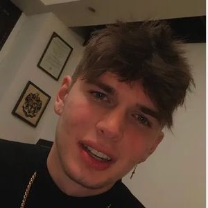 Meet your Posher, Max